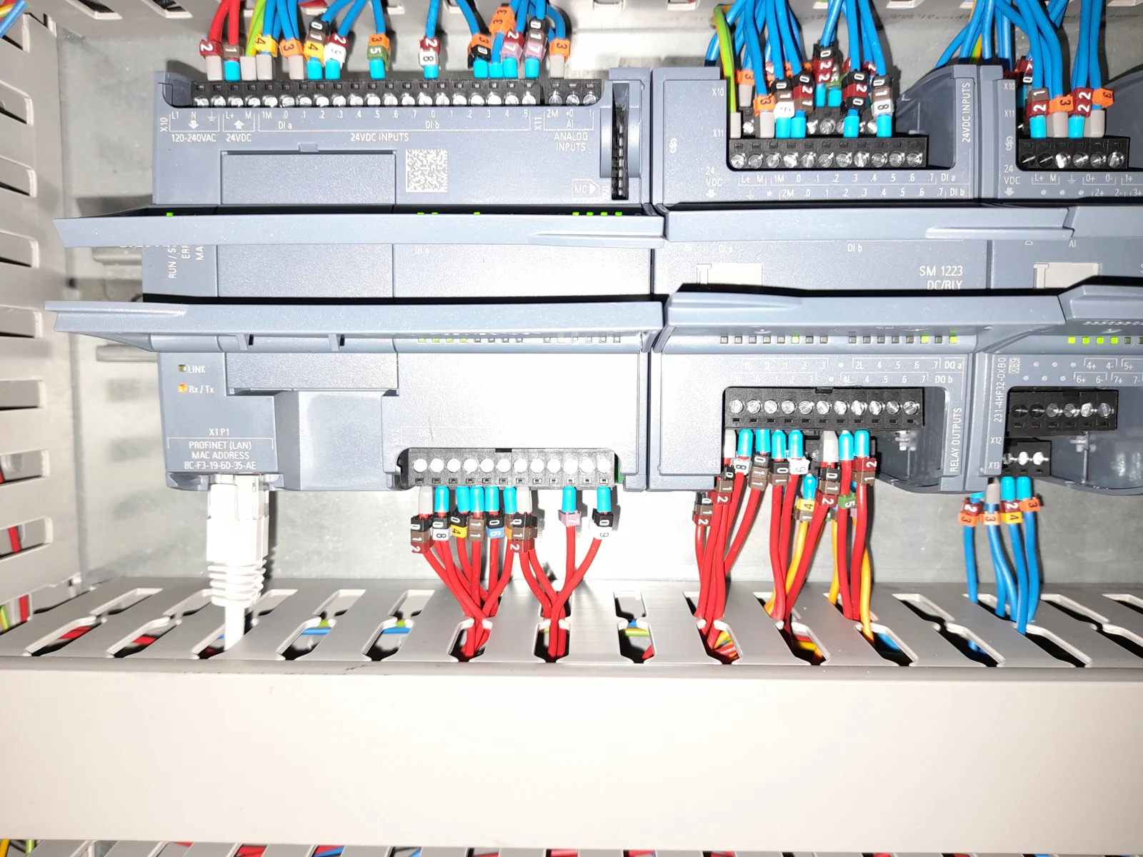 Detalle de un cuadro industrial revisado por AC Electricidad