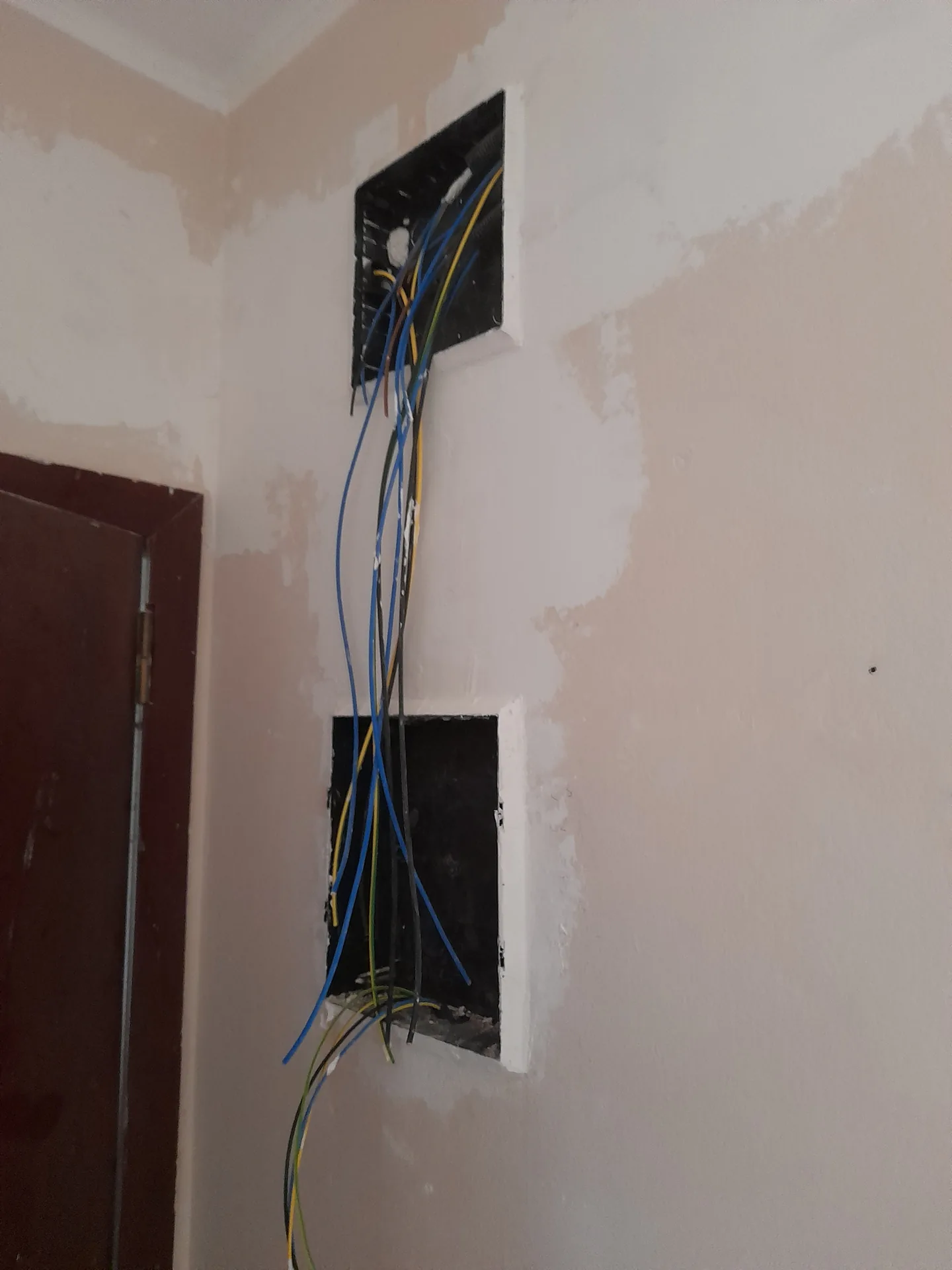 Cuadro y cableado de una reforma eléctrica de AC Electricidad