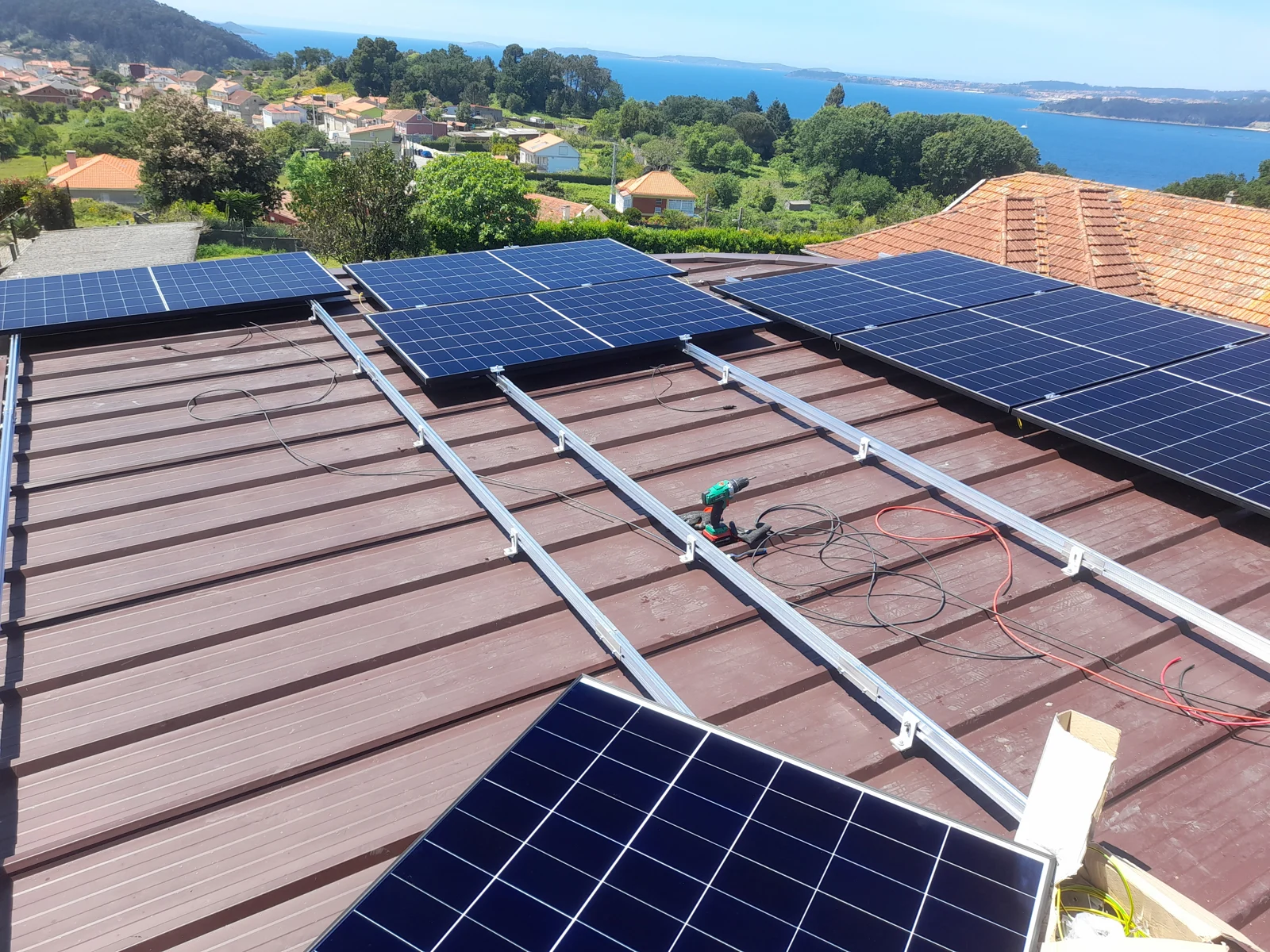 Instalación fotovoltaica de AC Electricidad sobre cubierta